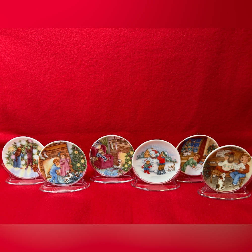Set of Six  Hallmark Decorative Holiday Plates